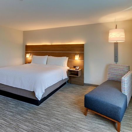 Holiday Inn Express & Suites - Roanoke - Civic Center Экстерьер фото