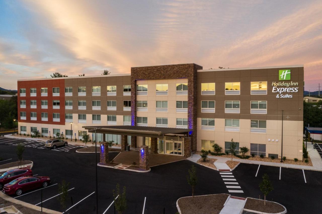 Holiday Inn Express & Suites - Roanoke - Civic Center Экстерьер фото
