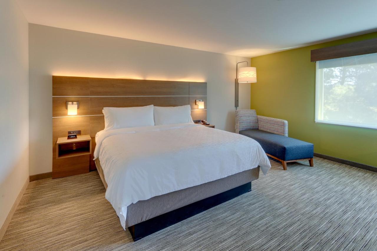 Holiday Inn Express & Suites - Roanoke - Civic Center Экстерьер фото