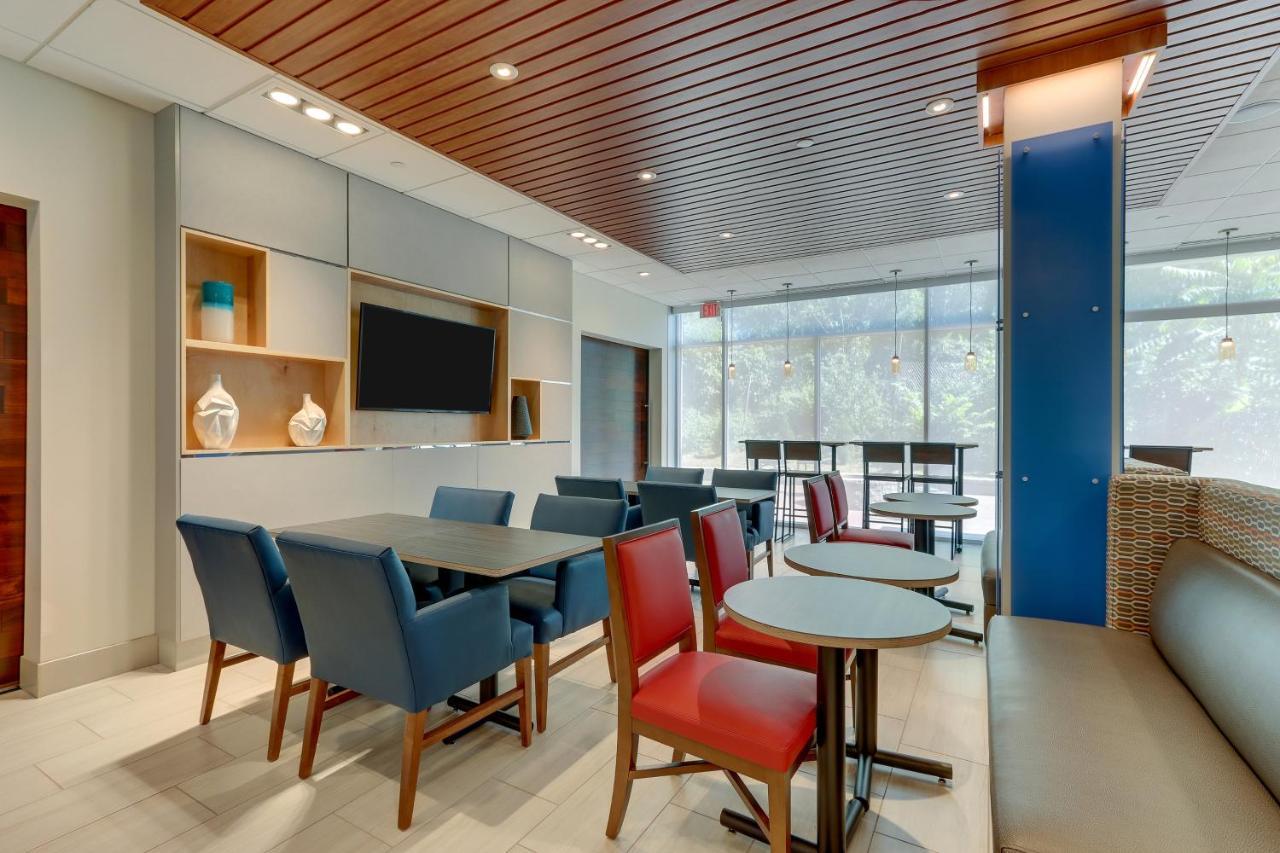 Holiday Inn Express & Suites - Roanoke - Civic Center Экстерьер фото