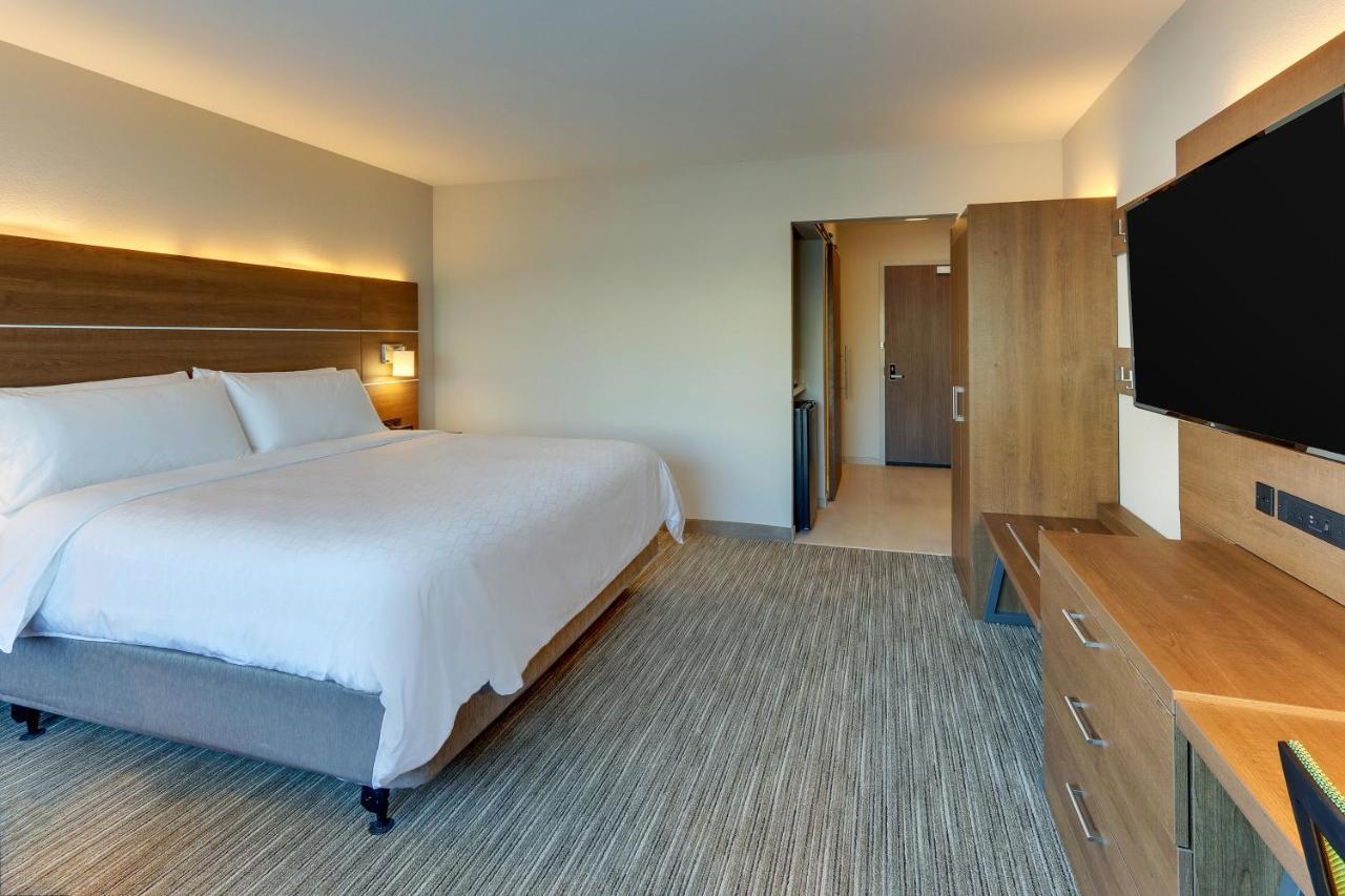 Holiday Inn Express & Suites - Roanoke - Civic Center Экстерьер фото