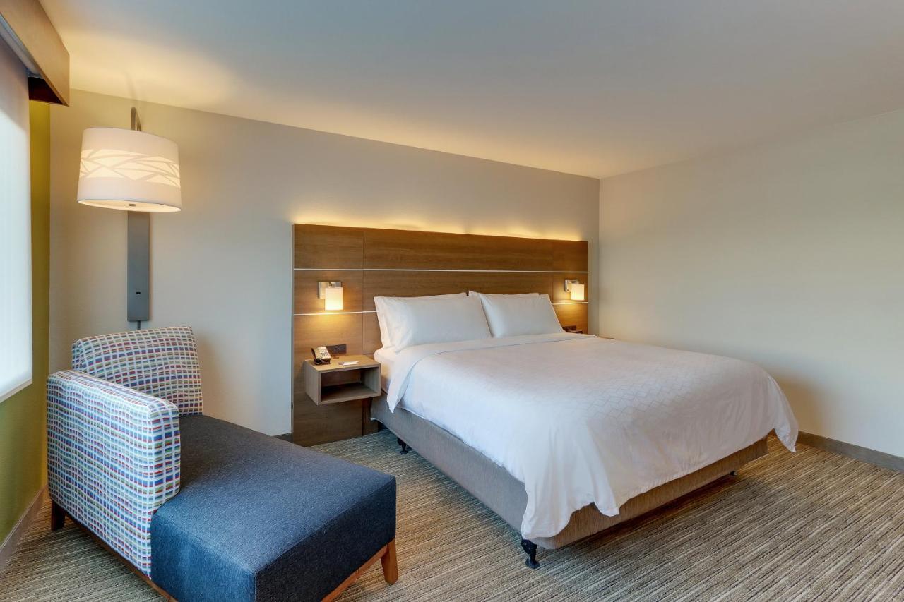 Holiday Inn Express & Suites - Roanoke - Civic Center Экстерьер фото