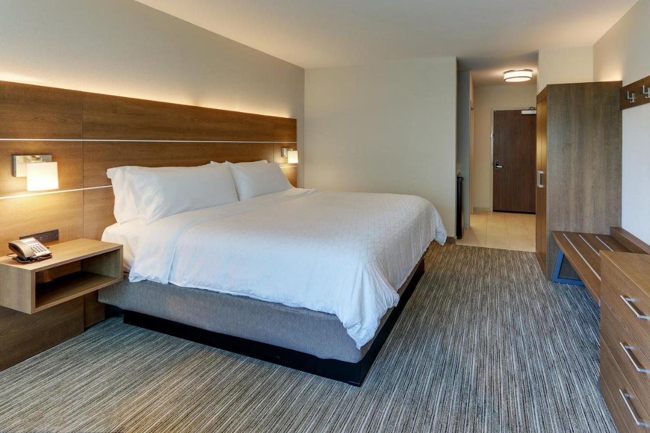 Holiday Inn Express & Suites - Roanoke - Civic Center Экстерьер фото