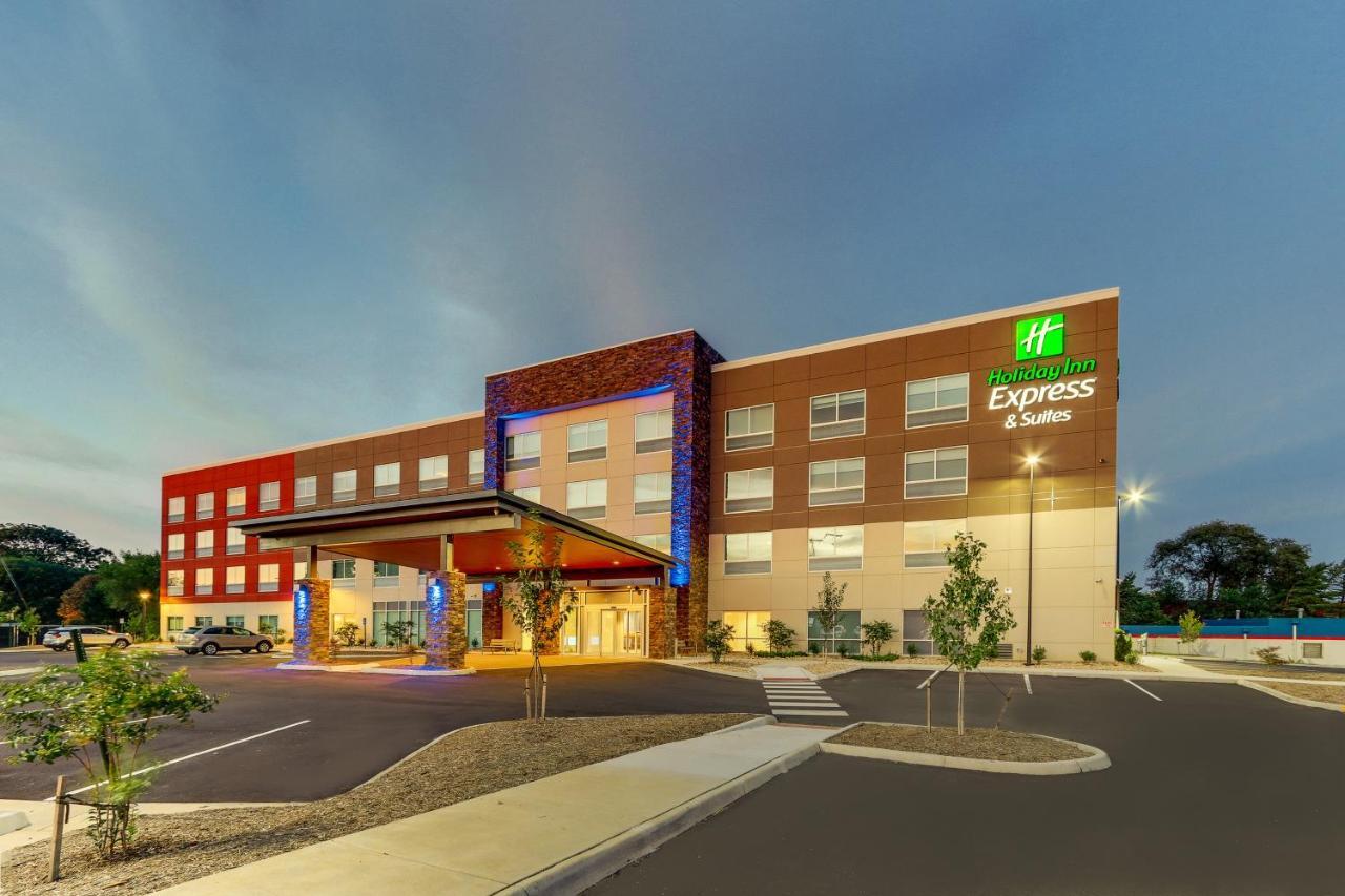 Holiday Inn Express & Suites - Roanoke - Civic Center Экстерьер фото