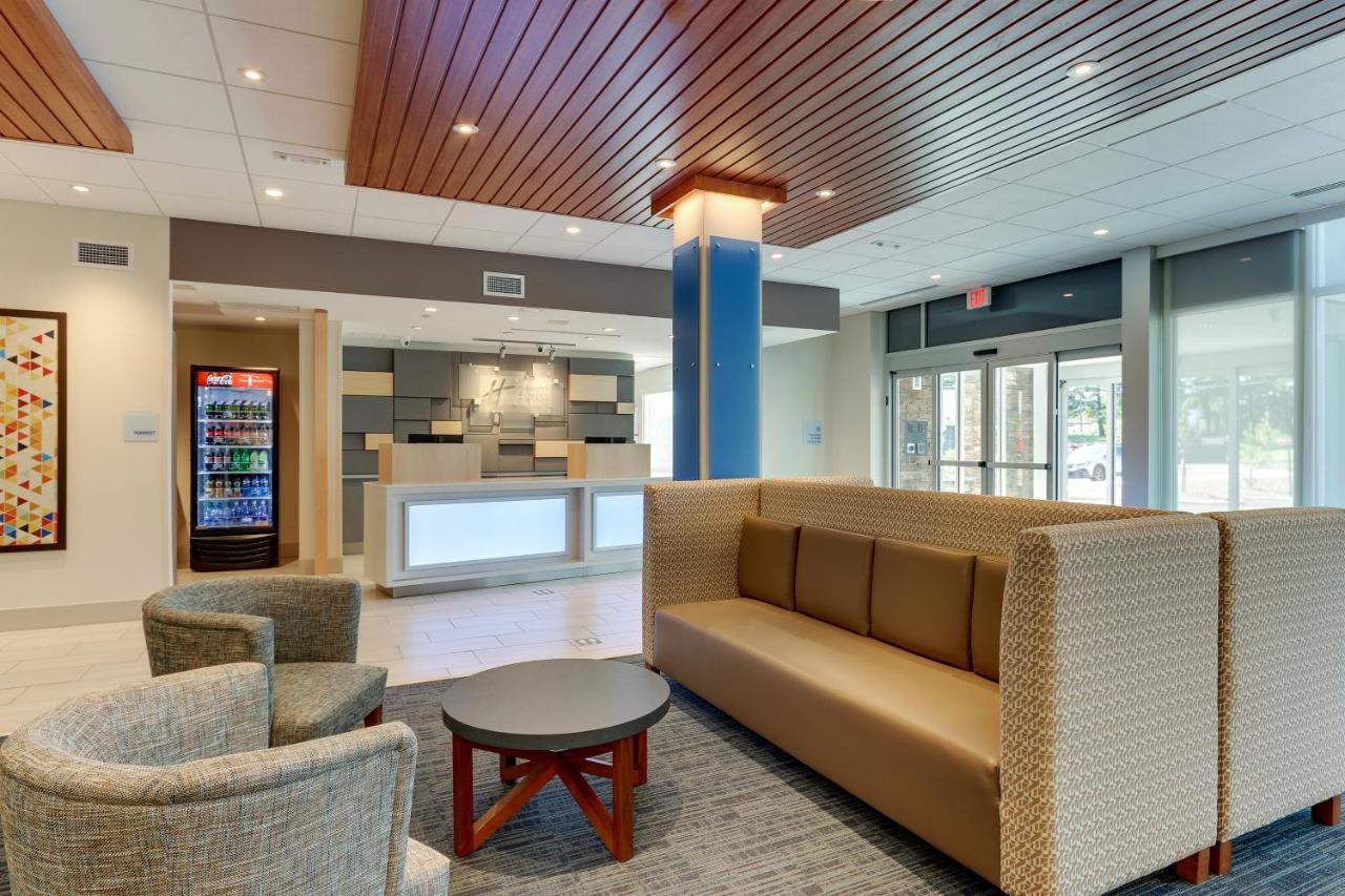 Holiday Inn Express & Suites - Roanoke - Civic Center Экстерьер фото
