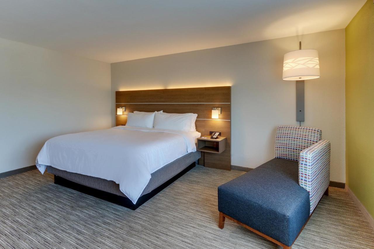 Holiday Inn Express & Suites - Roanoke - Civic Center Экстерьер фото